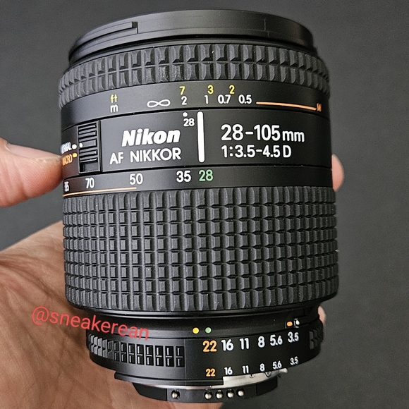 Nikon 28-105mm f3.5-4.5 af-d with Macro function US model. MINT condition